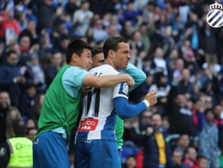 关于西班牙人战平巴塞罗那，保级形势严峻的信息
