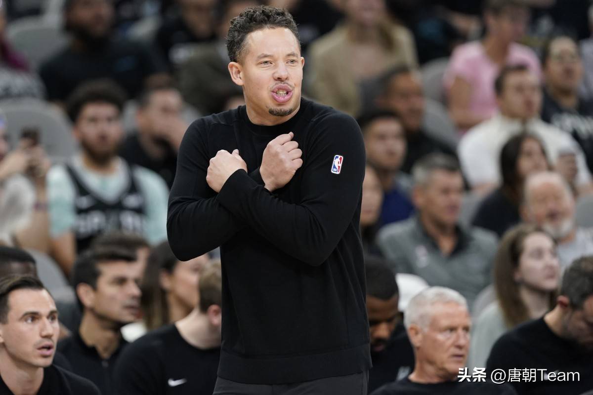 马刺教练波波维奇建议球队加强进攻策略的简单介绍