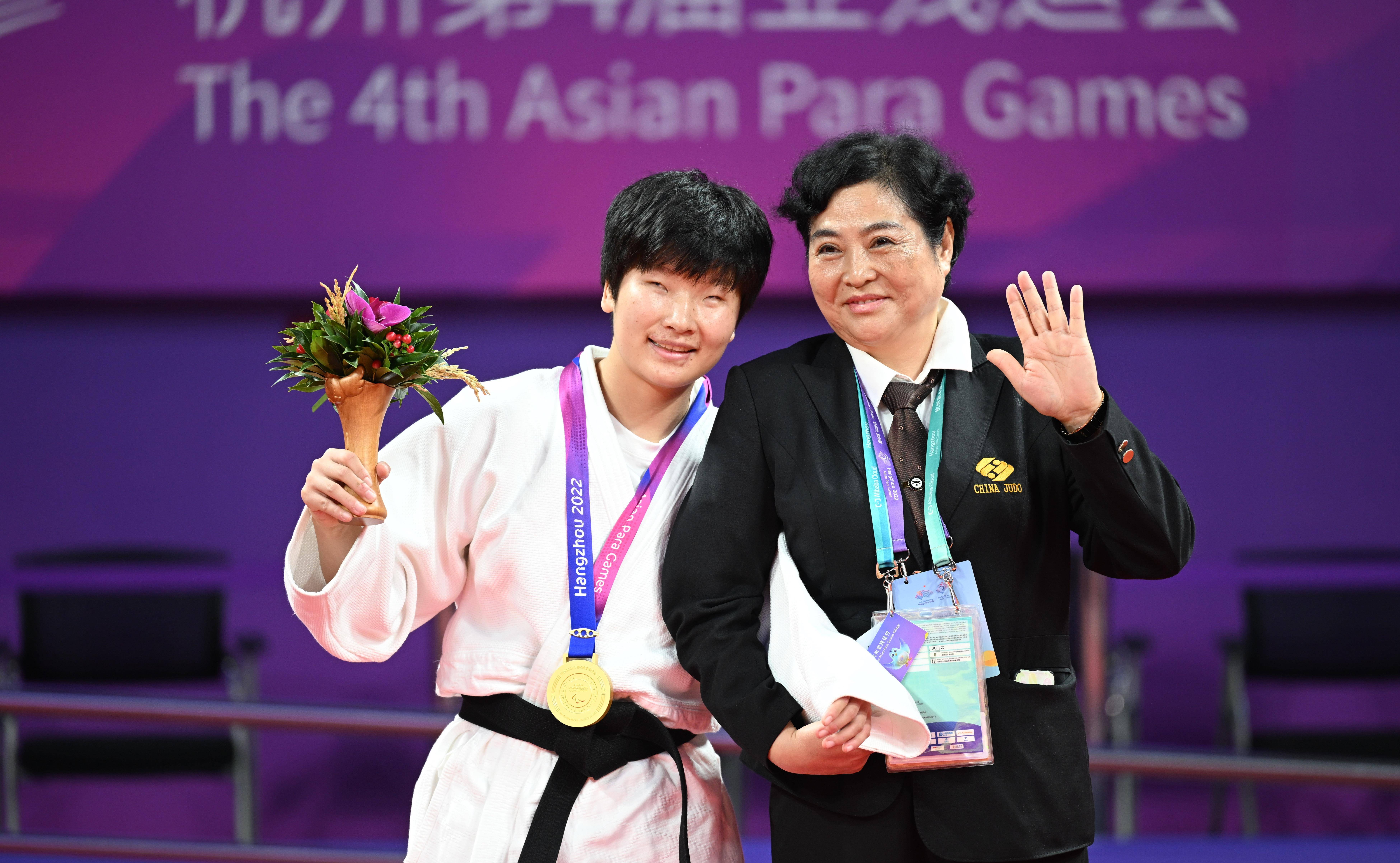 希腊选手在柔道比赛中夺得铜牌