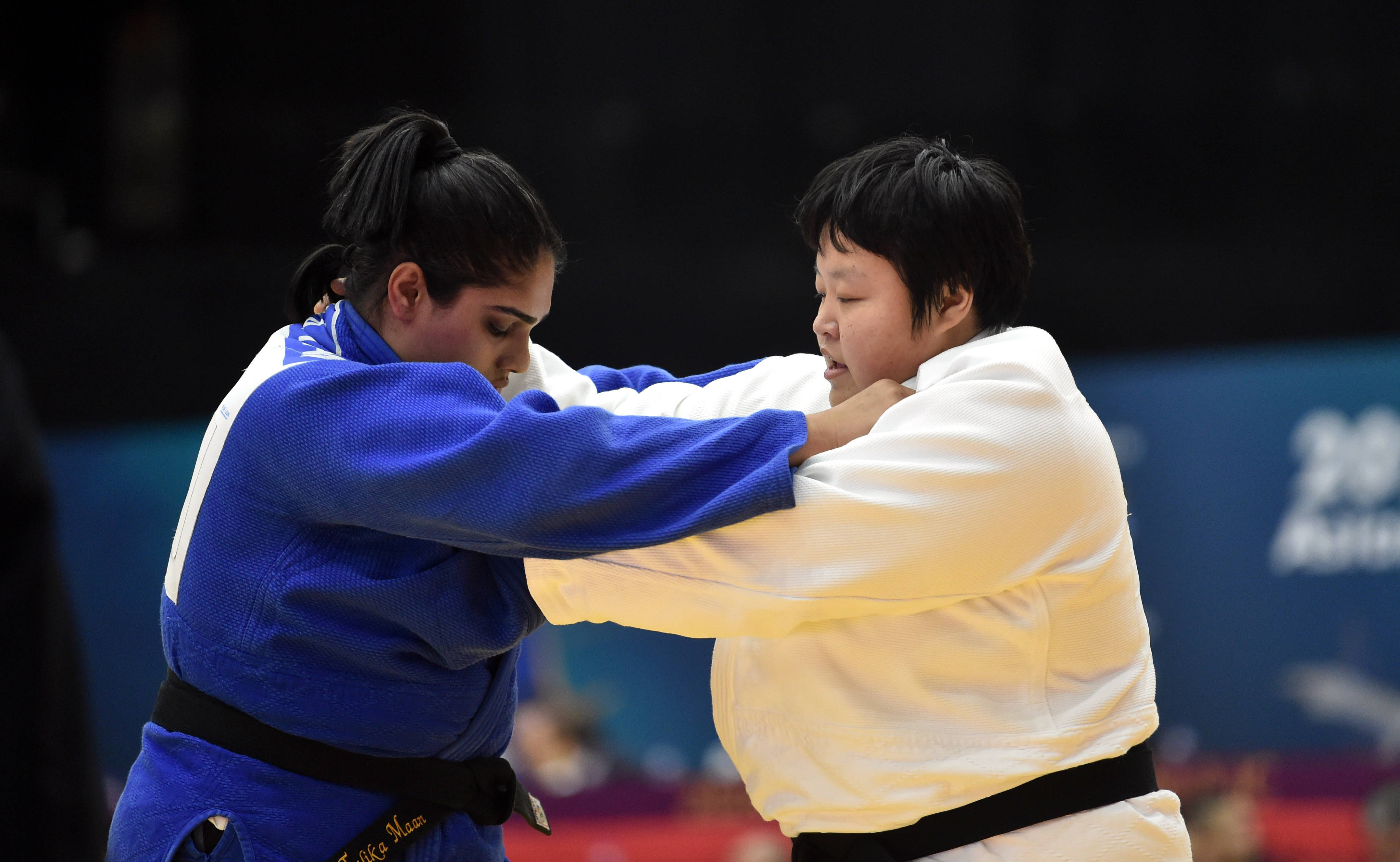 希腊选手在柔道比赛中夺得铜牌