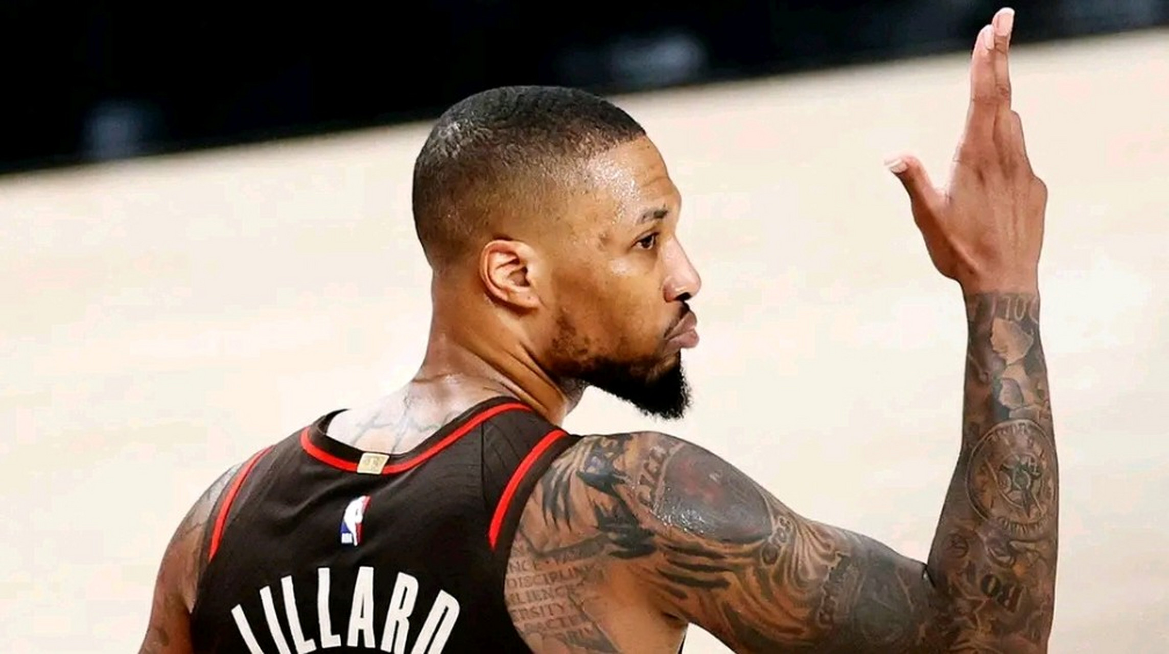 关于利拉德分绝杀照顾老鹰，开拓者胜的信息